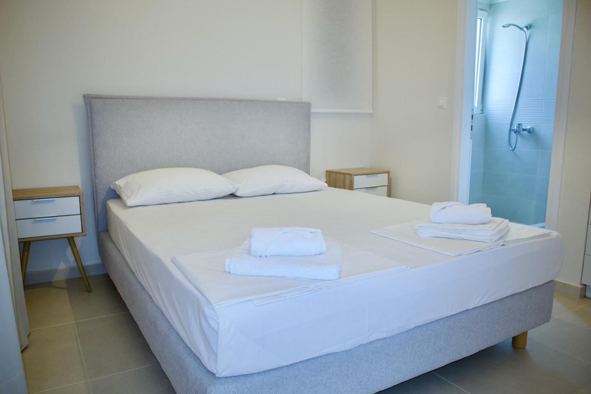 Resitour - Aphrodite Beachfront Pirgos Psilonerou Phòng bức ảnh