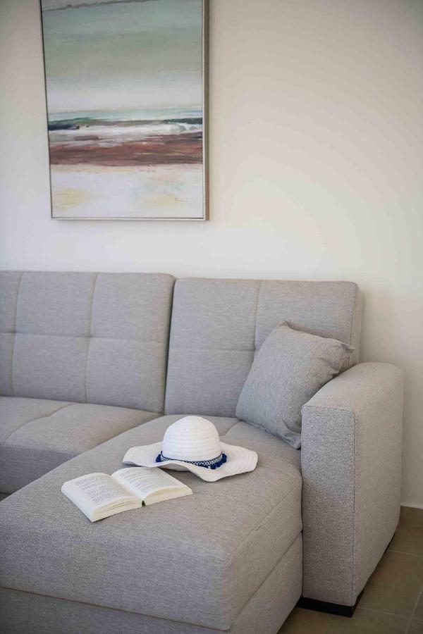 Resitour - Aphrodite Beachfront Pirgos Psilonerou Ngoại thất bức ảnh