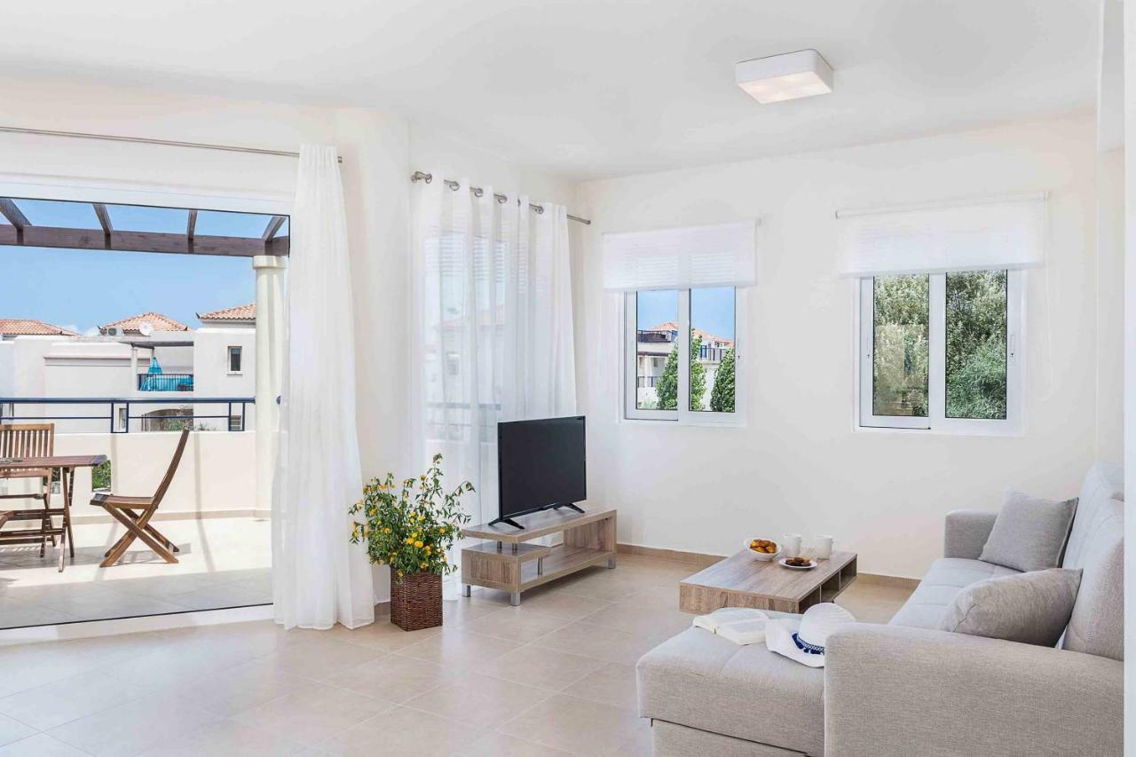 Resitour - Aphrodite Beachfront Pirgos Psilonerou Ngoại thất bức ảnh