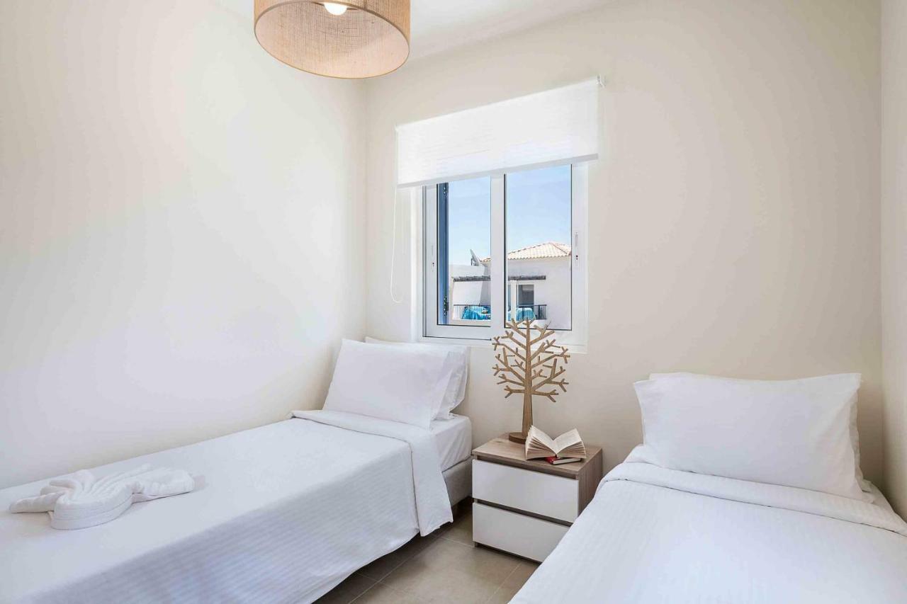 Resitour - Aphrodite Beachfront Pirgos Psilonerou Ngoại thất bức ảnh